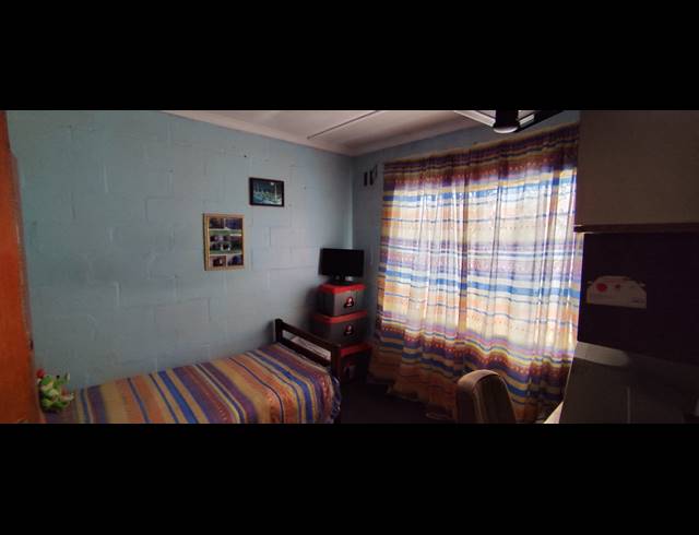 2 BEDROOM FREEHOLD FOR SALE IN MANENBERG